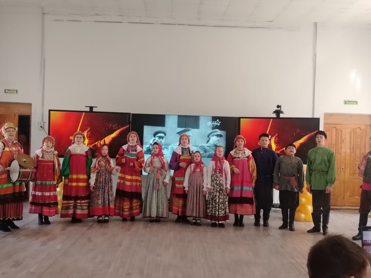 Потомки помнят славную Победу.